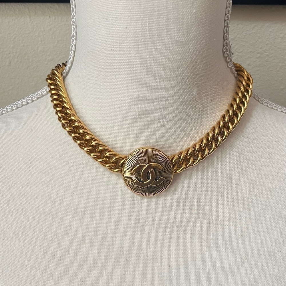 Chanel Vintage Medallion CC Choker Necklace - Picture 2 of 6